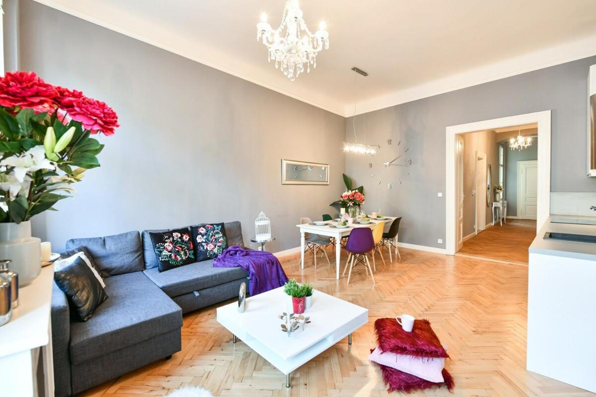Cityscape Wenceslas Square Apartment Praha Bagian luar foto