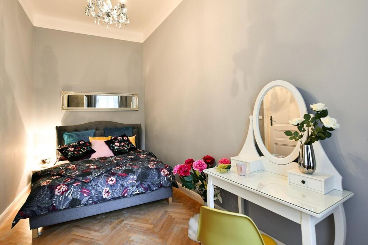 Cityscape Wenceslas Square Apartment Praha Bagian luar foto