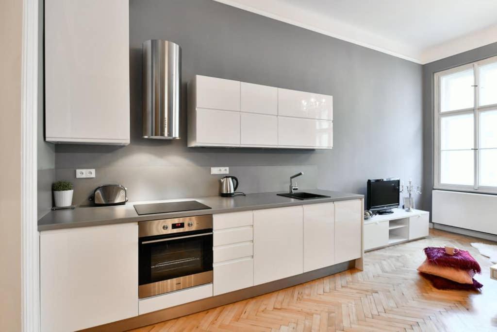 Cityscape Wenceslas Square Apartment Praha Bagian luar foto
